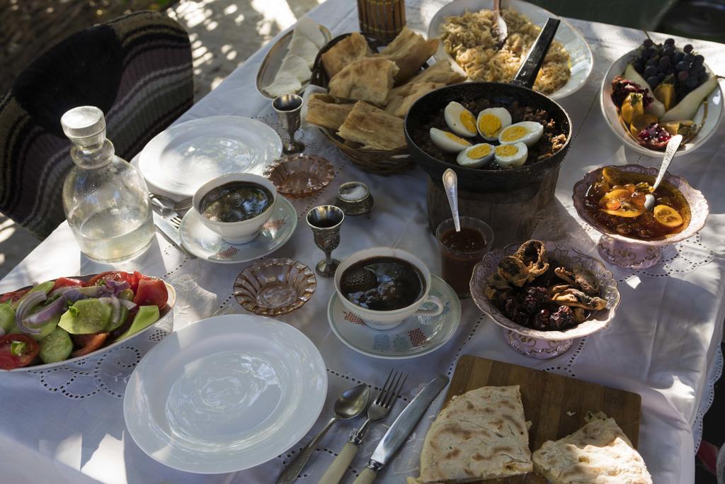 Ludwig Guesthouse Lagodekhi Bagian luar foto